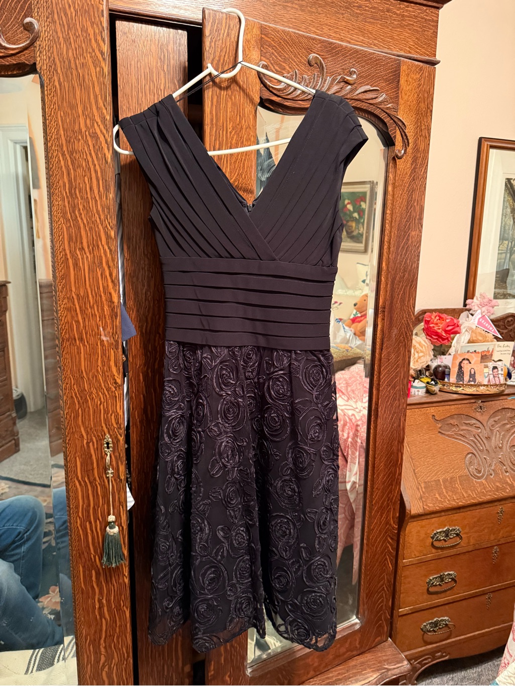 Adrianna Papell Black Vneck Midi Dress With Rosette Skirt
